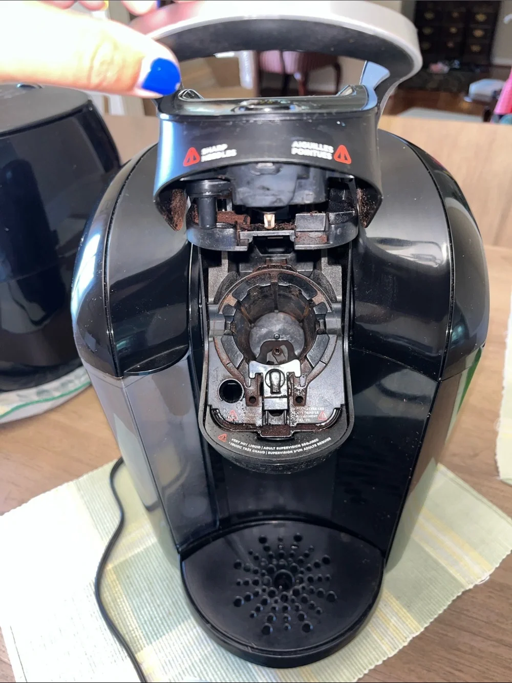 Keurig Black and Silver Single-Serve Pod Coffee Brewer & water filters(5)